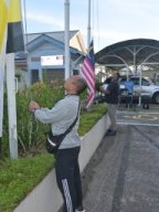 Penaik Bendera Oleh En. Mazili Dan En. Poobalan